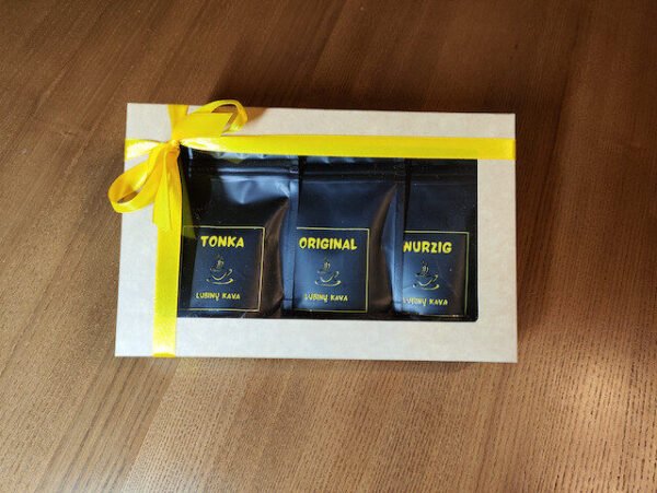 lubinų kavos degustacinis rinkinys juodom pakuotem . Dėzutėje po tris skirtingus skonius original, wurzig, tonka ir espresso kavos pakeliai 3 x40 gramų.